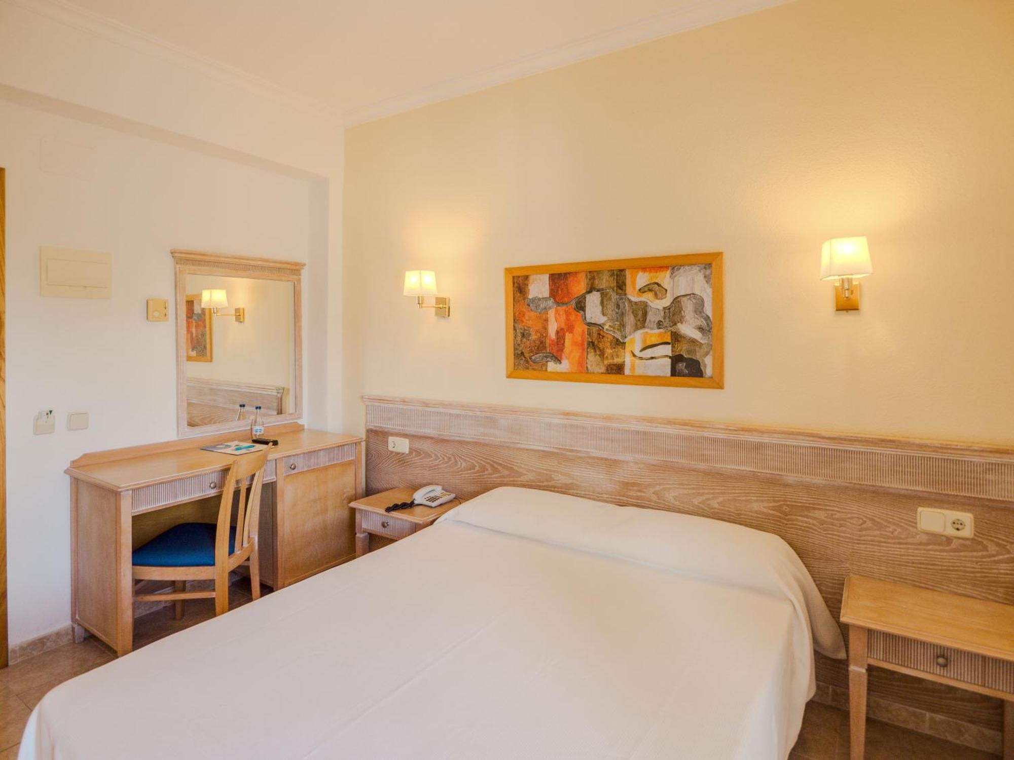 Hotel Santa Maria Playa Cala Millor  Exterior photo
