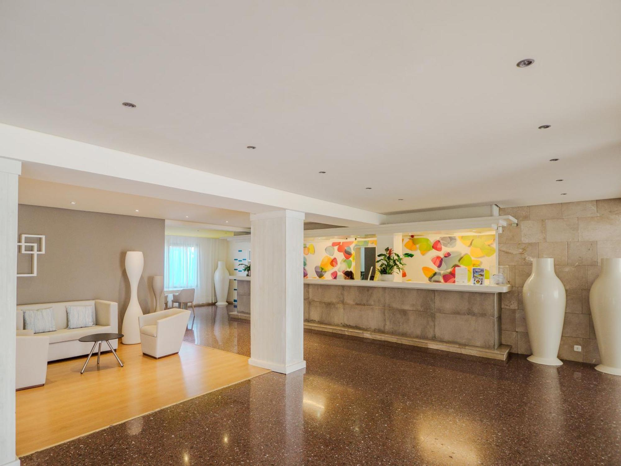 Hotel Santa Maria Playa Cala Millor  Exterior photo